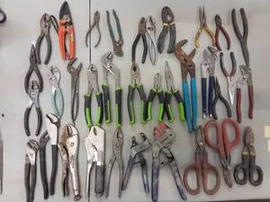 lot 21 image: Pliers, Channel Locks, Vice Grips, Shears, Needle Nose Pliers, Side Cutters