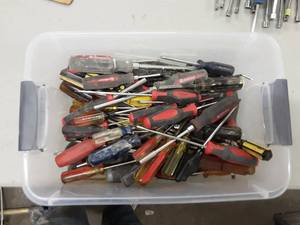 lot 25 image: Large Lot Of Assorted Screwdrivers & Nut Drivers