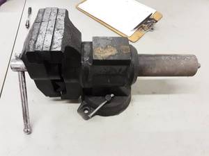 lot 52 image: 6 Bench Vice