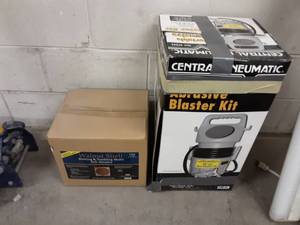 lot 70 image: Abrasive Blaster Kit & Walnut Blasting Media