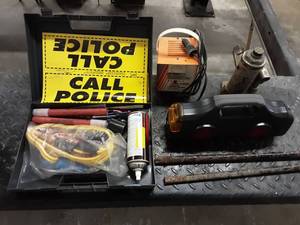 lot 84 image: Bottle Jack, Battery Charger & Automotive Accessories