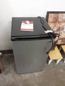 lot 102 image: Magic 3.5 Cu. Ft. Compact Refrigerator (Super Clean-Like New)