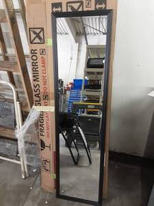 lot 103 image: 4-Display Mirror 13x49 (For Under Car Display)