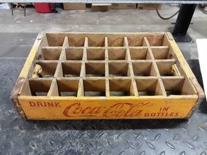 lot 137 image: Vintage Coca Cola Crate