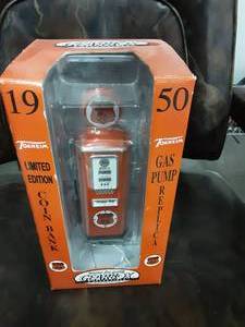 lot 142 image: 1950 Gear Box Collection Coin Bank Gas Pump Looks Like Lot 143