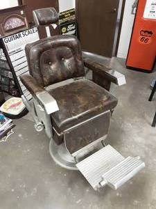 lot 144 image: 1961 Built Barber Chair (Paider Brand)