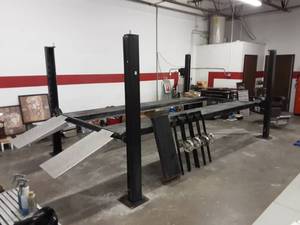 lot 1 image: 9000 LB 4 Post Drive On Hoist (Approximately 7 Years Old)