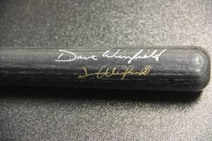 Minnesota Twin Dave Winfield Mini Bat Autograph
