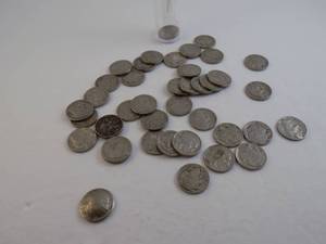 lot 31 image: 39 Buffalo Nickles