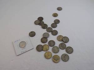 lot 33 image: 24 War Nickles