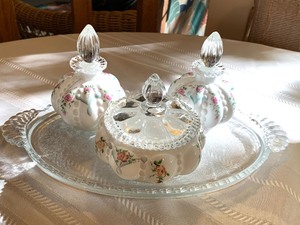 lot 13 image: Signed Fenton Vanity Set- Limited Edition