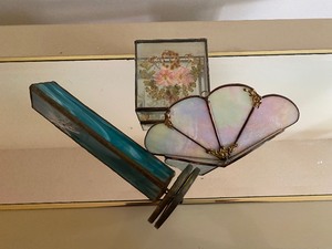 lot 50 image: Stained Glass Kaleidoscope & Decor