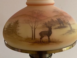 lot 43 image: Vintage Fenton Painted Lamp