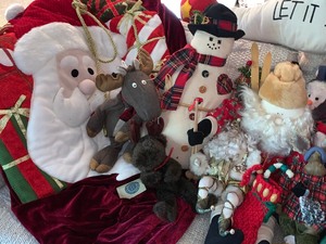 lot 85 image: Lot of Christmas Themed Stuffed Animals