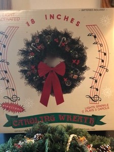lot 103 image: Caroling Wreath