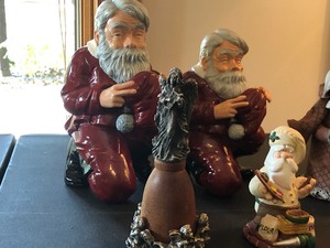 lot 105 image: 7 pc Christmas Figurines