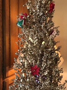 lot 98 image: Gold Christmas Tree