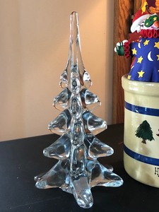 lot 100 image: Assortment of Christmas Decor