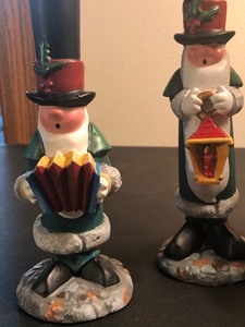 lot 59 image: Caroler Figurines