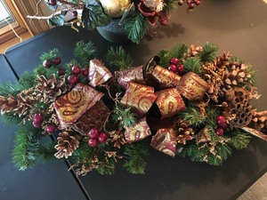 lot 93 image: Christmas Decor