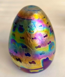 lot 33 image: Art Glass Eggs