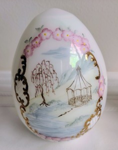 lot 31 image: Two Painted Fenton Eggs