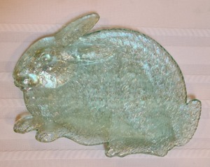 lot 30 image: Fenton Rabbit Figurines