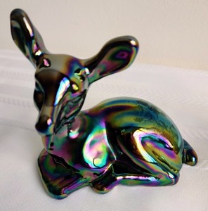 lot 36 image: Two Fenton Deer Figurines