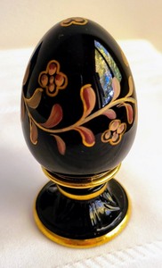 lot 134 image: Fenton Copper Leaves Egg