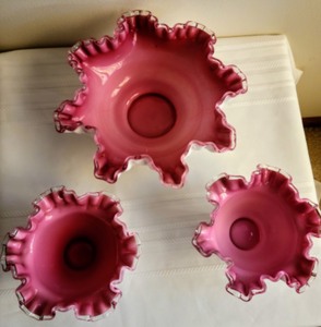 lot 135 image: Three Vintage Pink Bowls with Crimped Edges