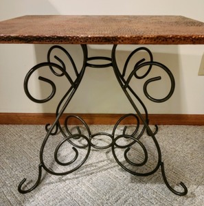 lot 165 image: Accent Table