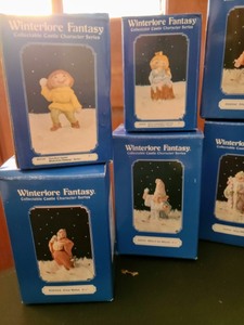 lot 170 image: Winterlore Fantasy Collectible Castles & Figurines