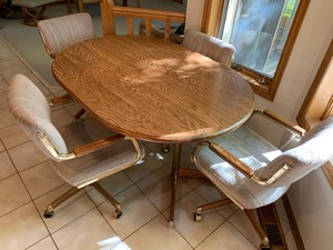 lot 63 image: Kitchen Table & 4 Chairs