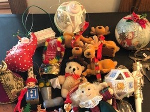 lot 101 image: Christmas Ornament Assortment