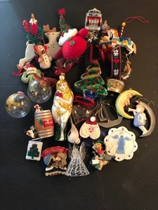 lot 102 image: Assortment of Christmas Ornaments