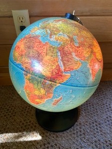 lot 66 image: Light up Globe