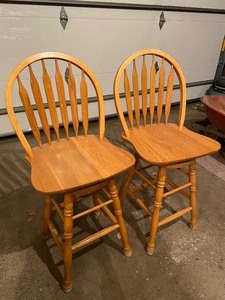lot 121 image: Set of Wood Swiveling Barstools