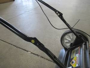 lot 6 image: Troy-bilt 21 in. 140 cc 550ex Series Briggs & Stratton Gas Walk Behind Push Mower with 2-in-1 cutting TriAction Cutting System TB110