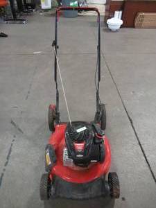 lot 12 image: Troy-bilt 21 in. 140 cc 500e Series Briggs & Stratton Gas Walk Behind Push Mower with 2-in-1 Cutting TriAction Cutting System TB100