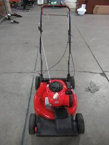 lot 13 image: Troy-bilt 21 in. 140 cc 550e Series Briggs & Stratton Gas Walk Behind Self Propelled Lawn Mower w 2-in-1 TriAction Cutting System TB200