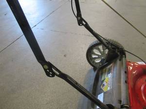 lot 17 image: Troy-bilt 21 in. 140 cc 550ex Series Briggs & Stratton Gas Walk Behind Push Mower with 2-in-1 cutting TriAction Cutting System TB110