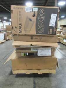 lot 107 image: WHOLESALE MIXED PALLET OF SHOWER BASES, WALLS AND TUB