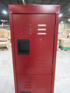 lot 431 image: Sandusky 66 in. H x 15 in. W x 18 in. D 3-Tier Welded Steel Storage Locker in Red LF3B151866-01