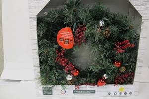Celebrations CHL-4PTF7-26 Castle Hill Prelit Christmas Wreath, Green, 26