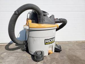 lot 031 image: Rigid 12gal 5.0HP SHOPVAC