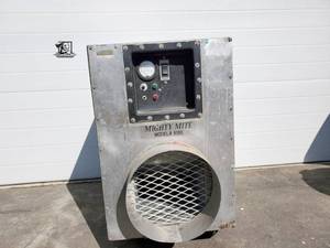 lot 034 image: Aeroclean Mighty Mite Model #9180 Negative  Air Machine No Reserve