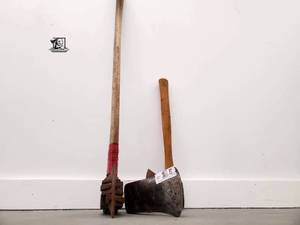 lot 049 image: 1 Wood Log Splitting Axe Maul Spring Loaded Spreader, 1 Axe Head, 1 Double Edge Axe