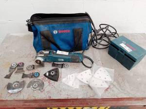 lot 207 image: Bosch StarlockPlus Oscillating Multi-Tool Kit with Snap-In Blade Attachment