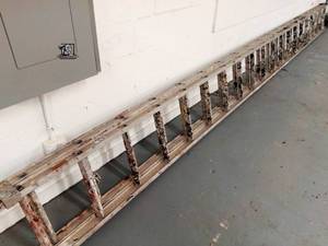lot 210 image: Warner 30 ft Aluminum Ladder