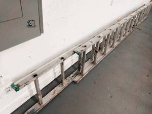 lot 212 image: Louisville 24ft Aluminum Ladder